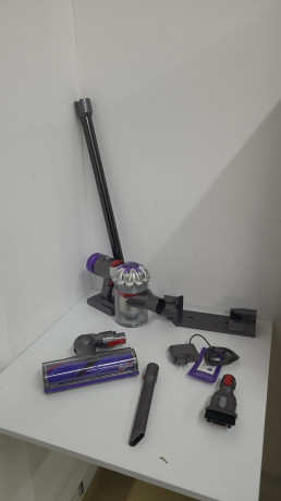 Dyson V8 Dikey Şarjlı Kablosuz Süpürge (OUTLET)