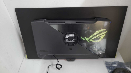 MSI MAG 272F 27