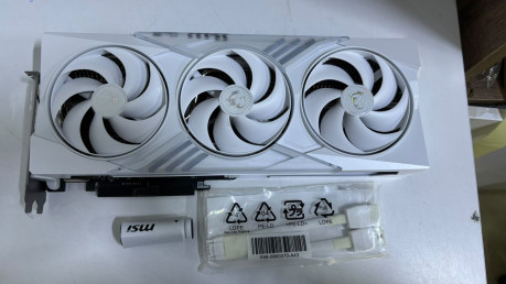 MSI GEFORCE RTX 5070 12G GAMING TRIO OC WH(OUTLET)
