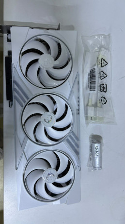 MSI GEFORCE RTX 5070 12G GAMING TRIO OC WH(OUTLET)
