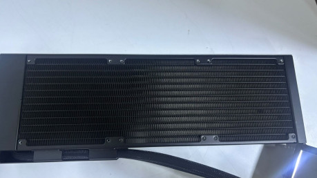 Lian Li Hydro-Shift LCD 360 Siyah FANSIZ S(OUTLET)