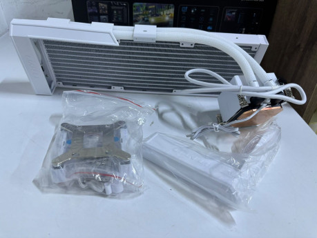 Lian Li Hydro-Shift LCD 360 Beyaz FANSIZ S(OUTLET)