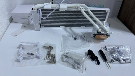 Lian Li Hydro-Shift II LCD-C 360 Beyaz Fan(OUTLET)
