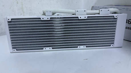 Lian Li Hydro-Shift II LCD-C 360 Beyaz Fan(OUTLET)