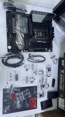 ASUS ROG CROSSHAIR X870E HERO AMD AM5 DDR5(OUTLET)