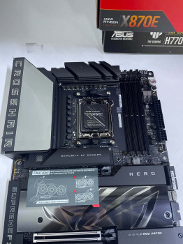 ASUS ROG CROSSHAIR X870E HERO AMD AM5 DDR5(OUTLET)