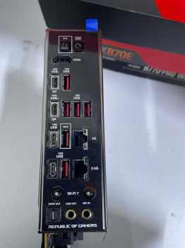 ASUS ROG CROSSHAIR X870E HERO AMD AM5 DDR5(OUTLET)