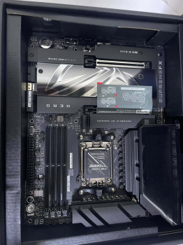 ASUS ROG CROSSHAIR X870E HERO AMD AM5 DDR5(OUTLET)