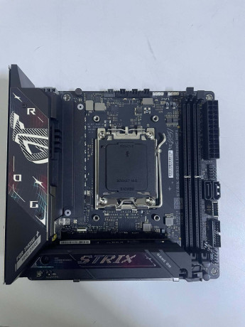 ASUS ROG STRIX B850-I GAMING WIFI AMD ANAK(OUTLET)