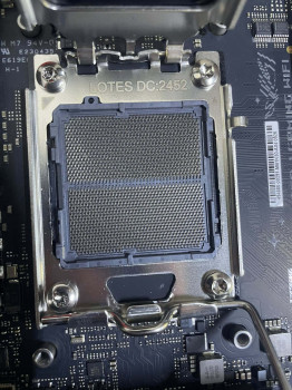 ASUS ROG STRIX B850-I GAMING WIFI AMD ANAK(OUTLET)