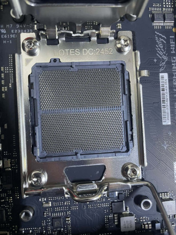 ASUS ROG STRIX B850-I GAMING WIFI AMD ANAK(OUTLET)