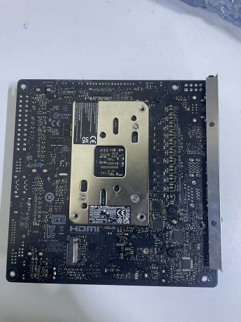 ASUS ROG STRIX B850-I GAMING WIFI AMD ANAK(OUTLET)