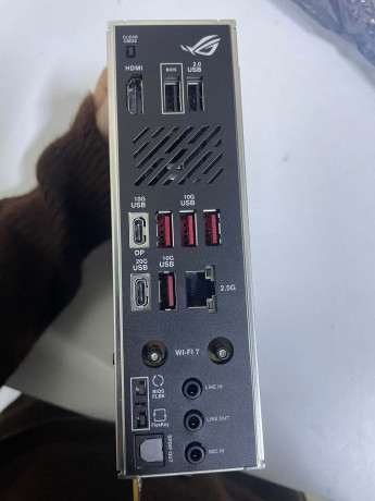 ASUS ROG STRIX B850-I GAMING WIFI AMD ANAK(OUTLET)