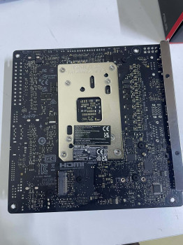 ASUS ROG STRIX B850-I GAMING WIFI AMD ANAK(OUTLET)