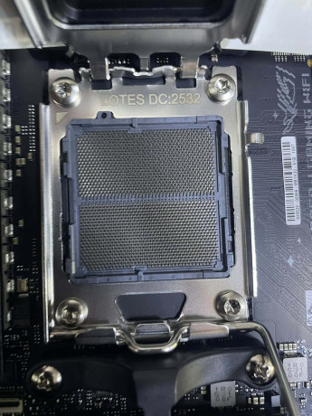 ASUS ROG STRIX B850-I GAMING WIFI AMD ANAK(OUTLET)