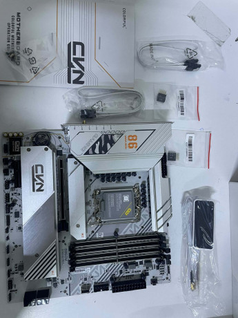 COLORFUL CVN B860M GAMING FROZEN V20 DDR5 (OUTLET)