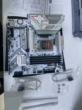 COLORFUL BATTLE-AX B860M-WHITE WIFI V20 DD(OUTLET)