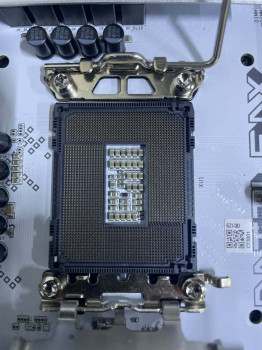 COLORFUL BATTLE-AX B860M-WHITE WIFI V20 DD(OUTLET)