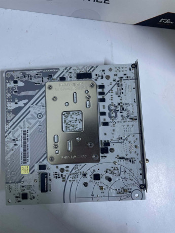 COLORFUL CVN B850I GAMING FROZEN V14 DDR5 (OUTLET)