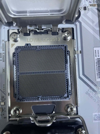 COLORFUL CVN B850I GAMING FROZEN V14 DDR5 (OUTLET)