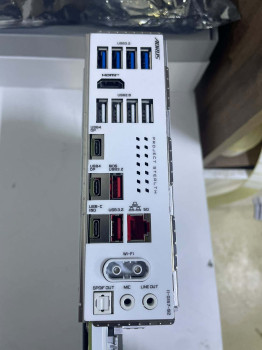 GIGABYTE X870 A STEALTH ICE AMD AM5 DDR5 A(OUTLET)
