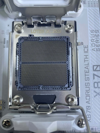 GIGABYTE X870 A STEALTH ICE AMD AM5 DDR5 A(OUTLET)