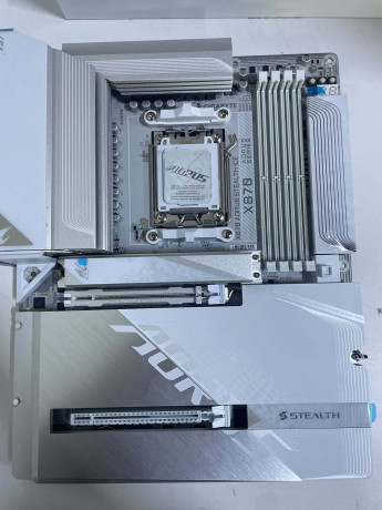 GIGABYTE X870 A STEALTH ICE AMD AM5 DDR5 A(OUTLET)