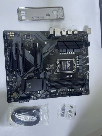 GIGABYTE ANAKART INTEL LGA1700 ATX B760 DS(OUTLET)