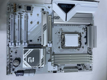 GIGABYTE B850 EAGLE ICE AMD ANAKART(OUTLET)