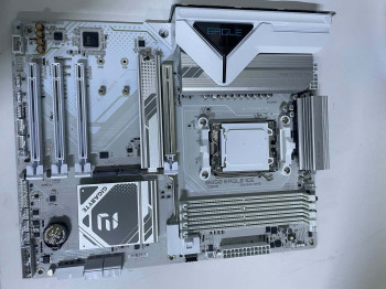 GIGABYTE B850 EAGLE ICE AMD ANAKART(OUTLET)