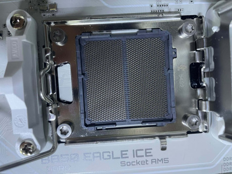 GIGABYTE B850 EAGLE ICE AMD ANAKART(OUTLET)