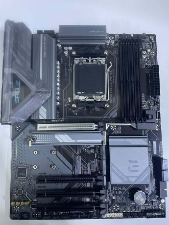 GIGABYTE B850 EAGLE WIFI6E ATX ANAKART(OUTLET)
