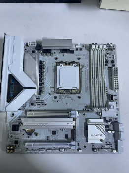 GIGABYTE B850M EAGLE WIFI6E ICE AMD ANAKAR(OUTLET)