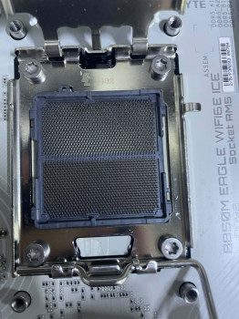 GIGABYTE B850M EAGLE WIFI6E ICE AMD ANAKAR(OUTLET)