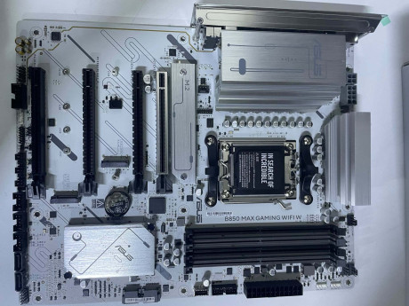 ASUS B850 MAX GAMING WIFI W AMD AM5 DDR5 A(OUTLET)