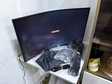 SAMSUNG ODYSSEY G7 LS37FG750EUXUF 37